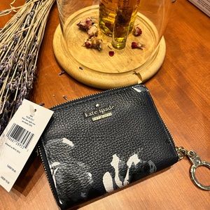 NWT - Kate Spade Dani “Briar Lane Night Rose” Wallet. Navy. With key ring chain.